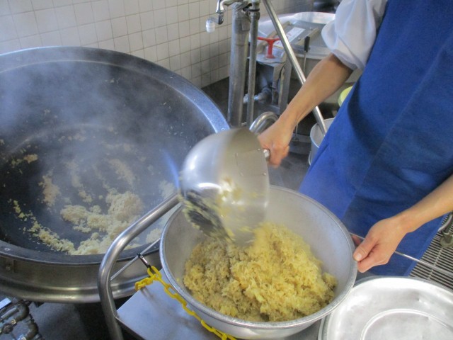 小さく切って炒めた玉葱