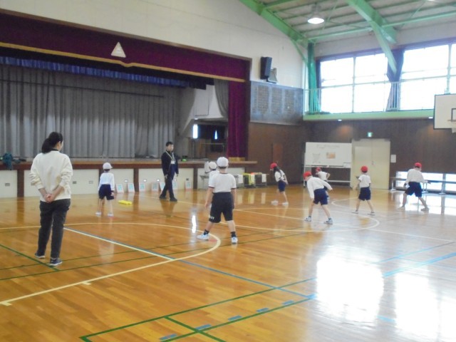 先生をよく見て準備体操