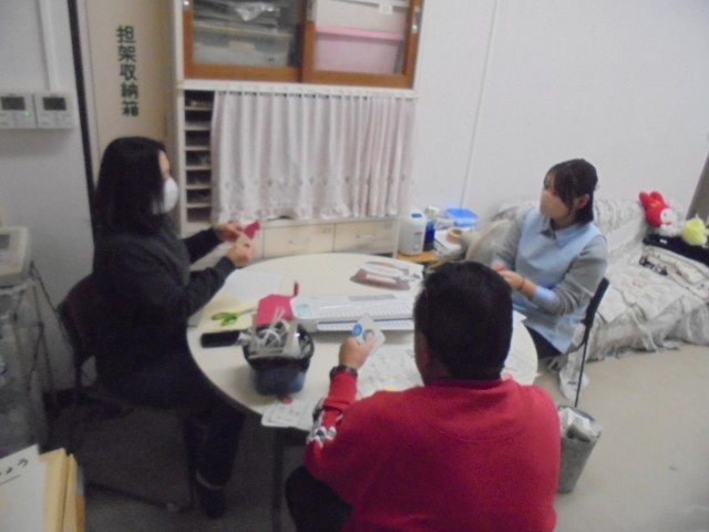 ボランティアさんによる掲示物作り