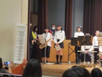 代表児童が２名が曲の紹介