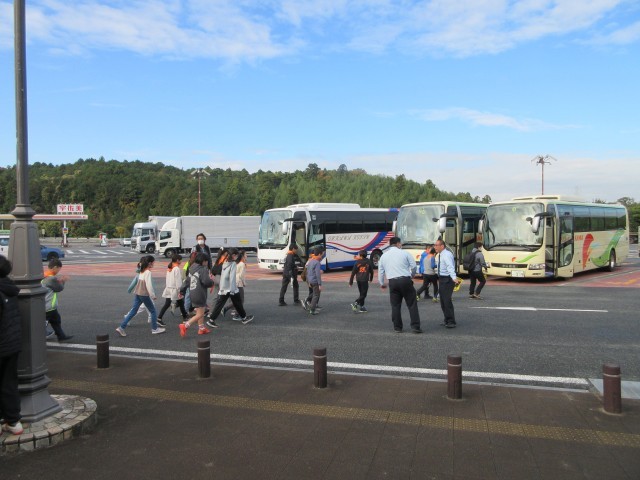 みんなで安全にバスへ