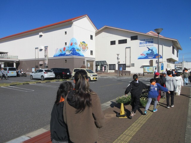 さかなクンのイラストが出迎え