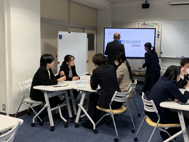 先生方も授業を参観して研修