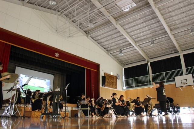 雄飛祭での吹奏楽部の演奏